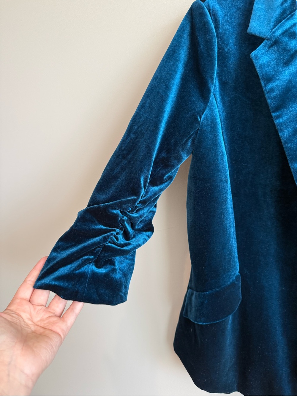 Skies Are Blue Ruched Sleeve Velvet Blazer Size Medium - Picture 5 of 12